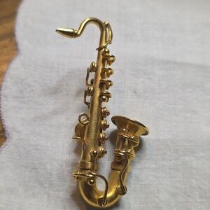 Vintage Authentic Models Miniature Brass  Gold Plated Saxophone Tac Pin